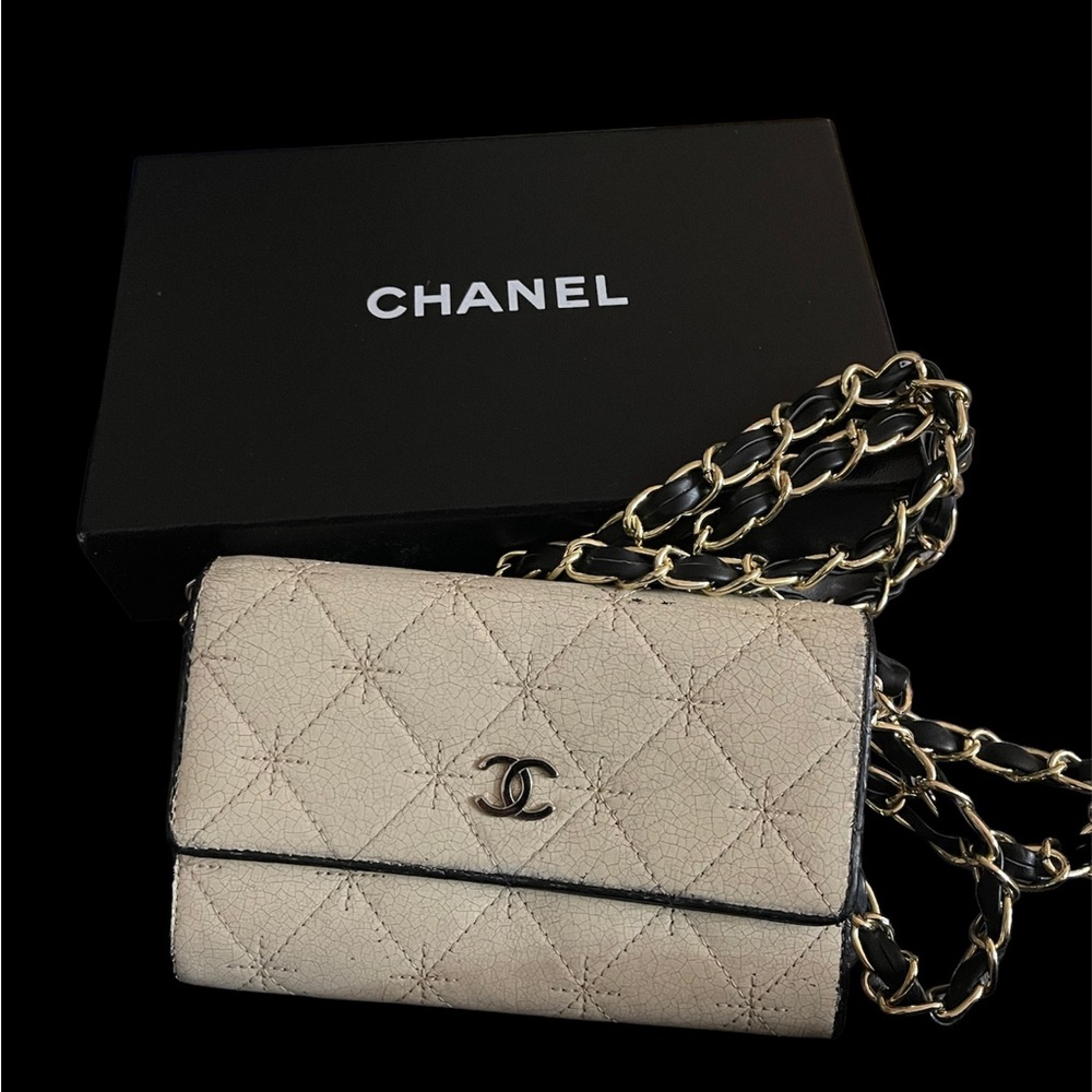 Authentic CHANEL wallet conversion with added strap - Picture 1 of 5